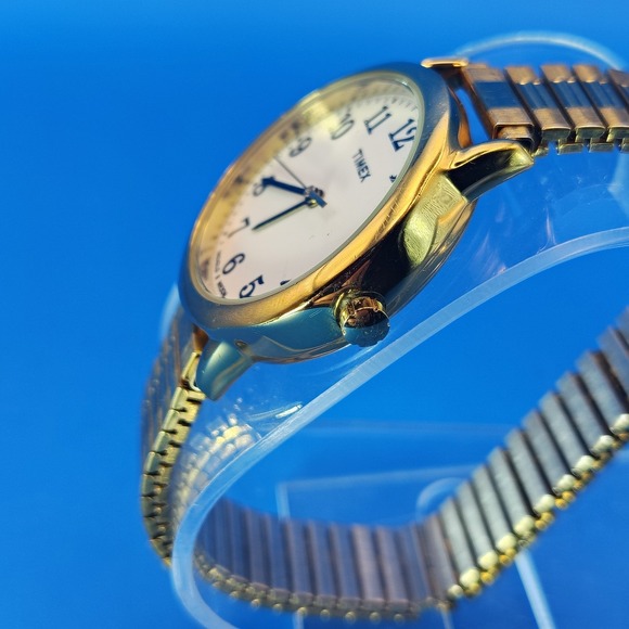 Vintage 2007 Timex Indiglo 30mm Women Vintage 2007 Timex Indiglo 30mm Women\'s Quartz Watch Gold‎ Tone Stretch Bracelet